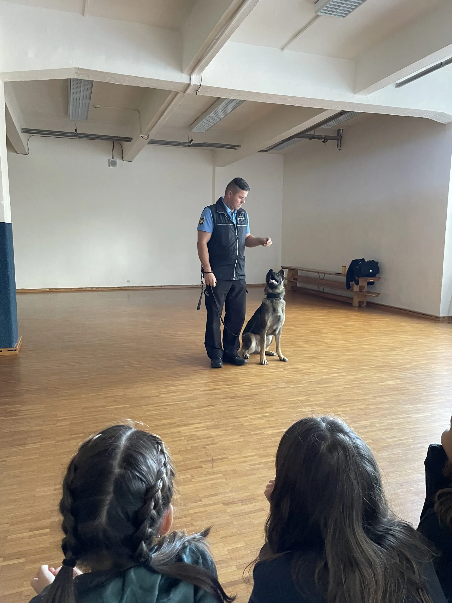 "Pes není hračka" a další naučné programy pro naše školáky s Městskou policií Zlín 3 IMG 6143 scaled 1