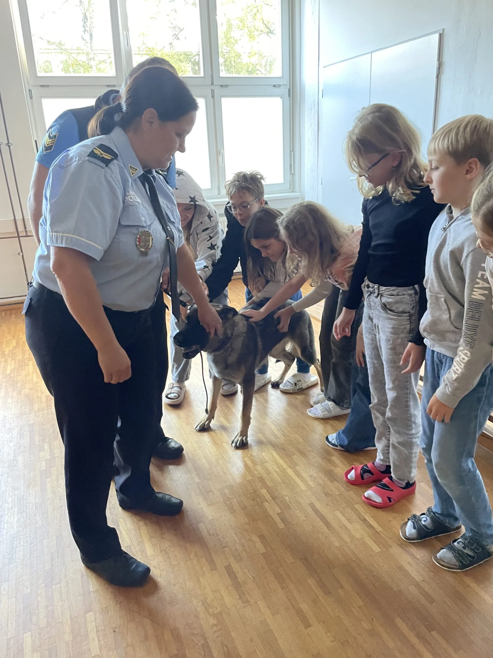 "Pes není hračka" a další naučné programy pro naše školáky s Městskou policií Zlín 4 IMG 6153 scaled 1