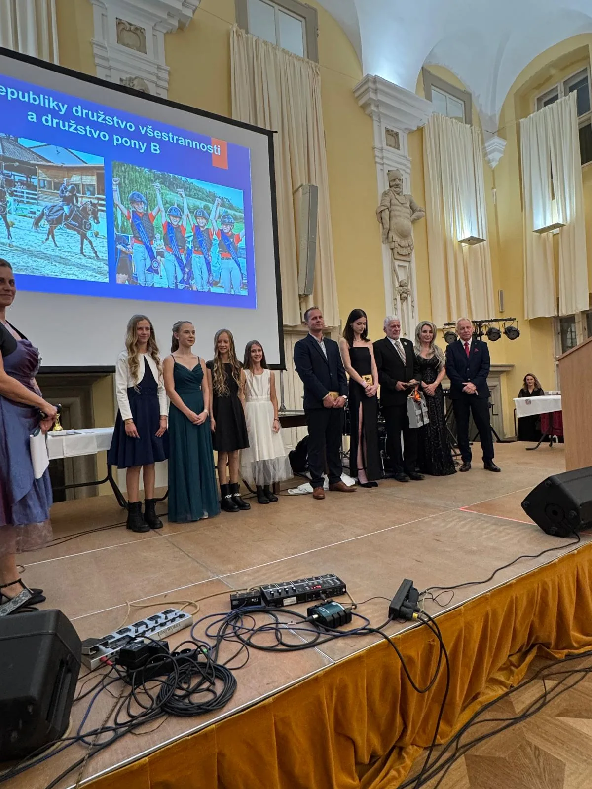 Další gratulace! Tentokrát našim jezdeckým šampionkám 5 WhatsApp Image 2024 11 27 at 19.05.591