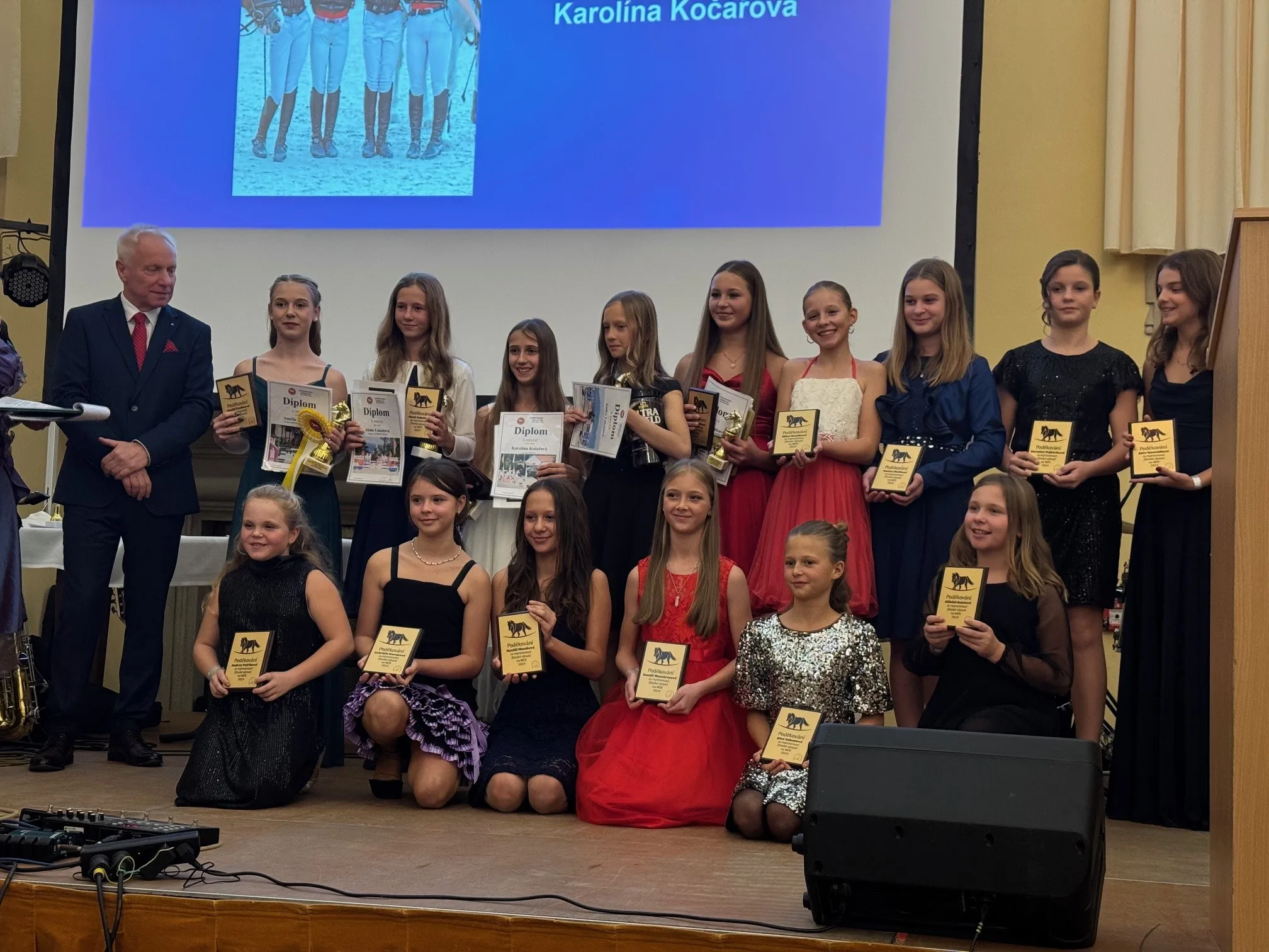 Další gratulace! Tentokrát našim jezdeckým šampionkám 1 dh