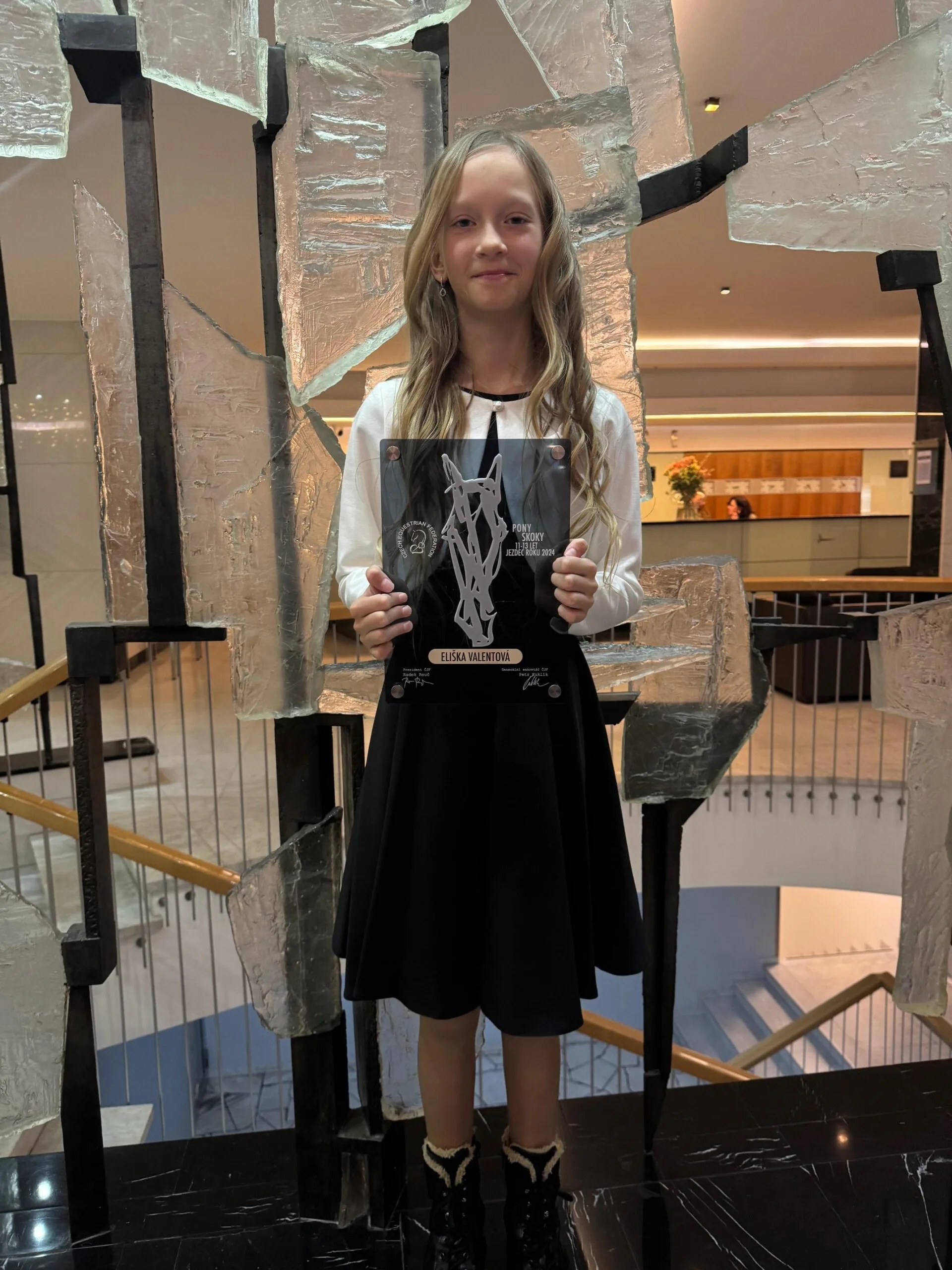 Dvanáctiletá Eliška Valentová se stala jezdkyní roku! 11 OCENENI Eli scaled 1