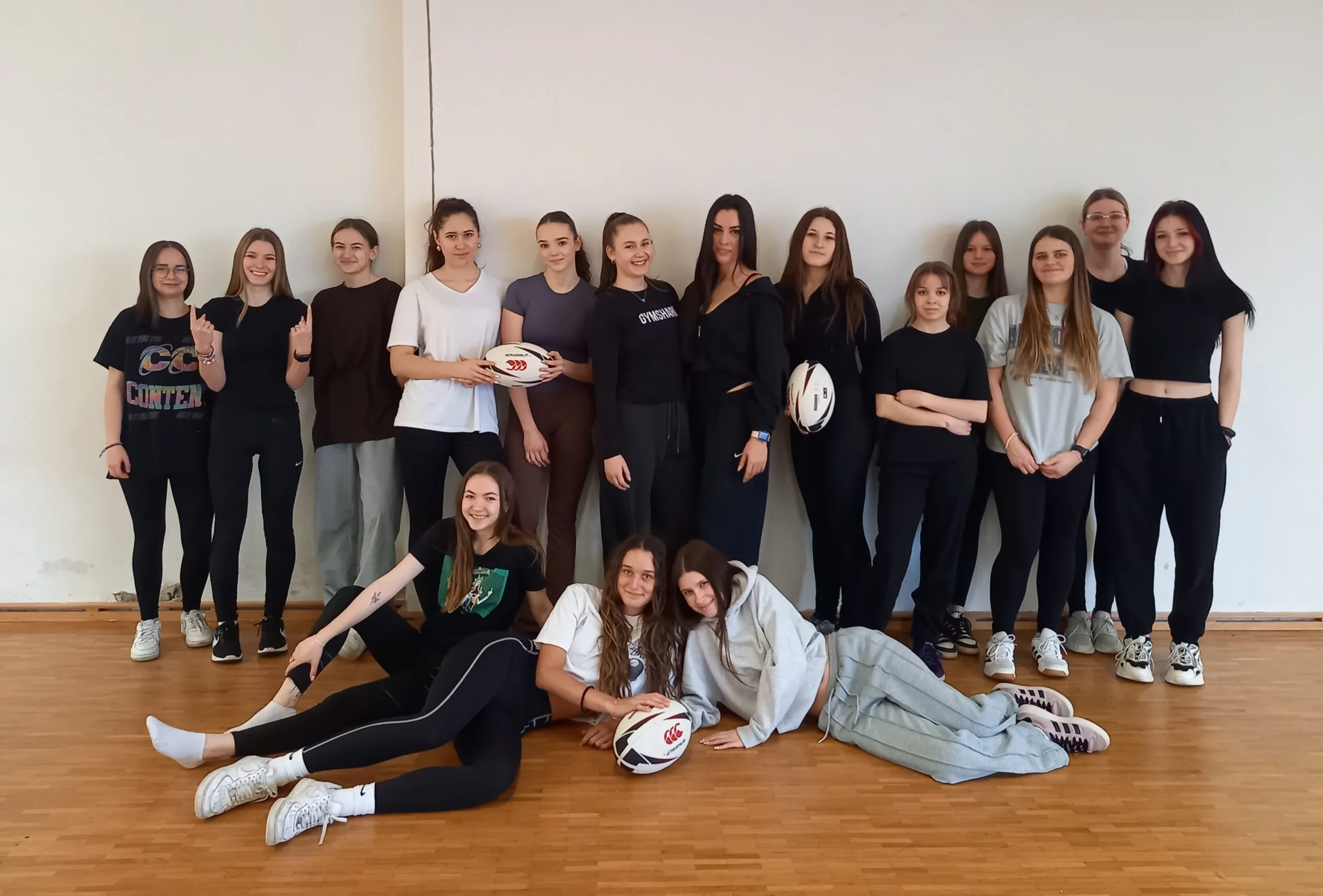Zapojili jsme se do programu Rugby Rising Play 2 Spolecna fotka SS druhacky scaled 1