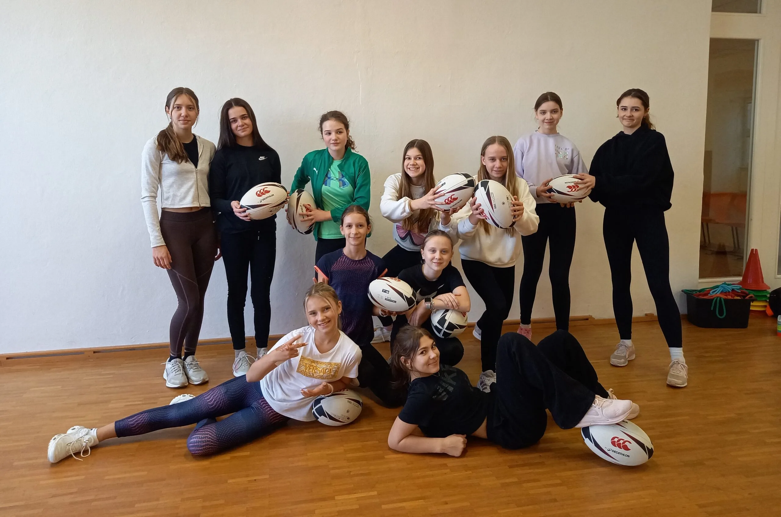 Zapojili jsme se do programu Rugby Rising Play 3 Spolecna fotka ZS scaled 1