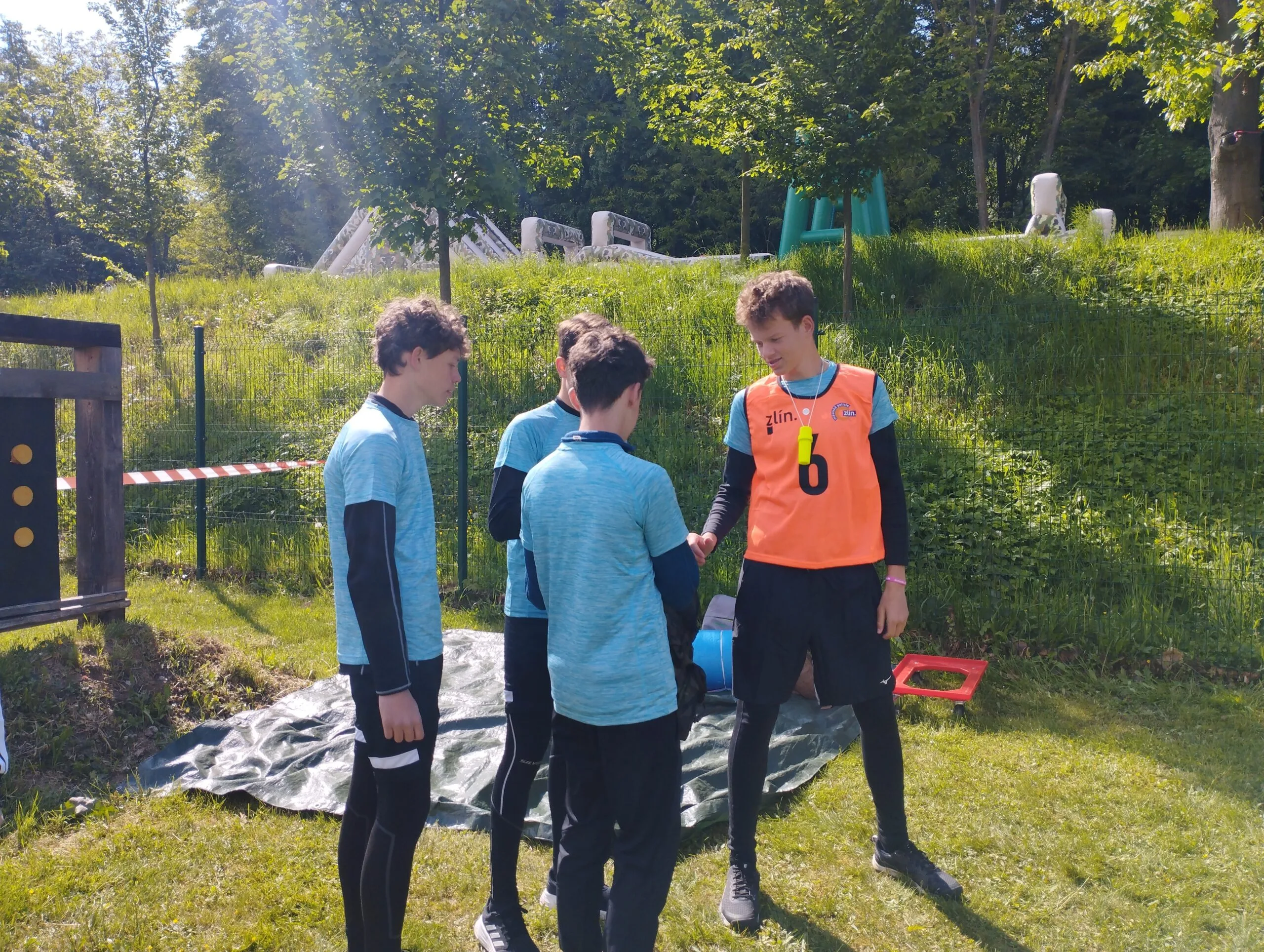 Survival 2025 – ohlédnutí za sportovní výzvou osmáků 5 1 scaled 1