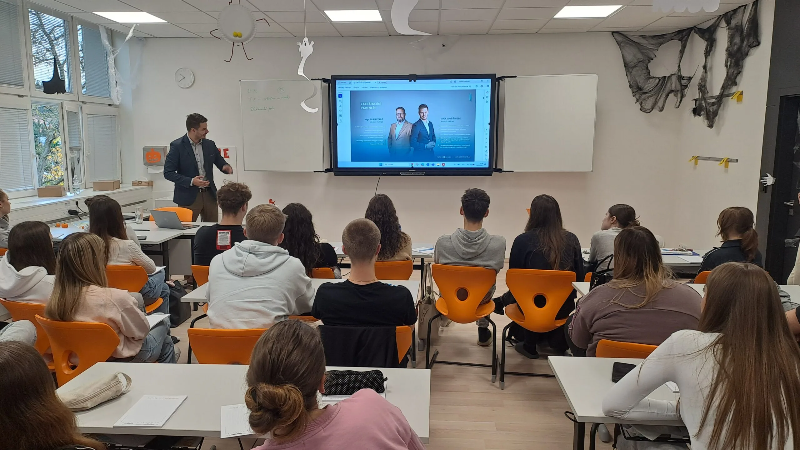 Inspirace z praxe pro naše studenty 2 20251024 103833 scaled 1
