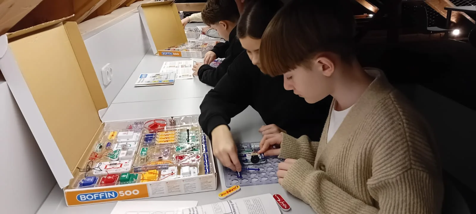 Věda a poznání na vlastní kůži 2 002