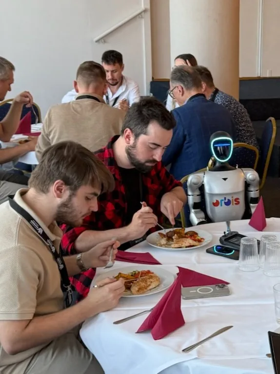 Náš humanoidní robot Orbi se stal hvězdou konference! 5 IMG 9190