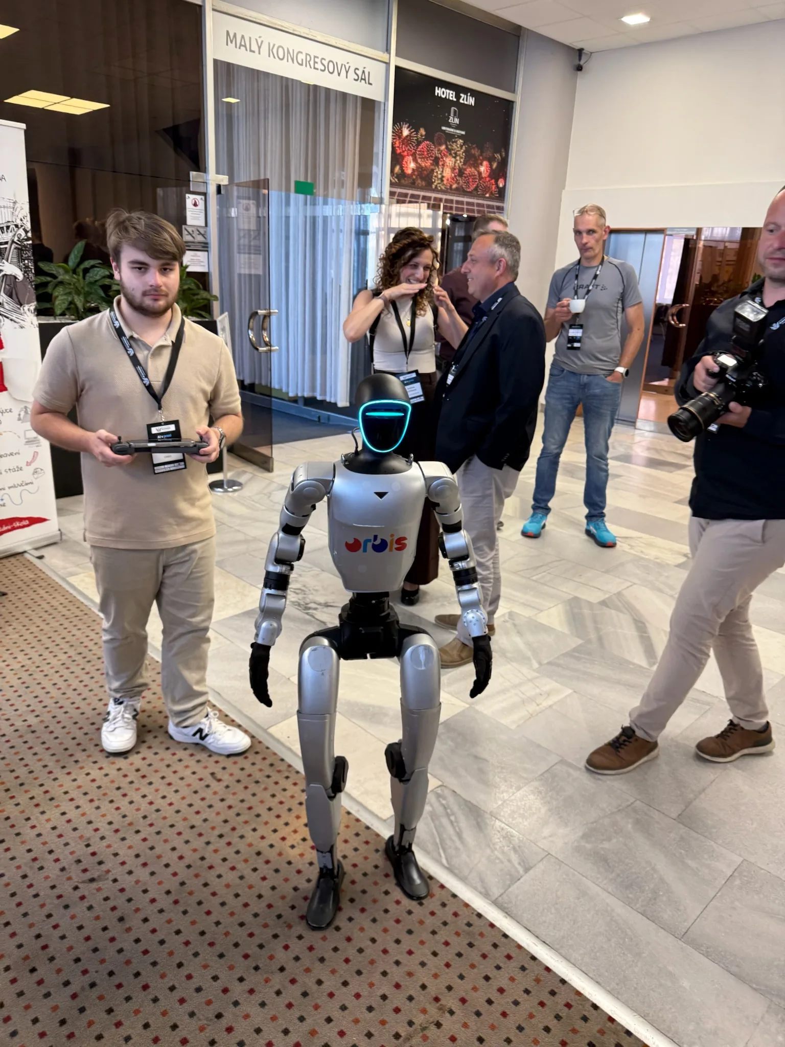 Náš humanoidní robot Orbi se stal hvězdou konference! 4 IMG 9201