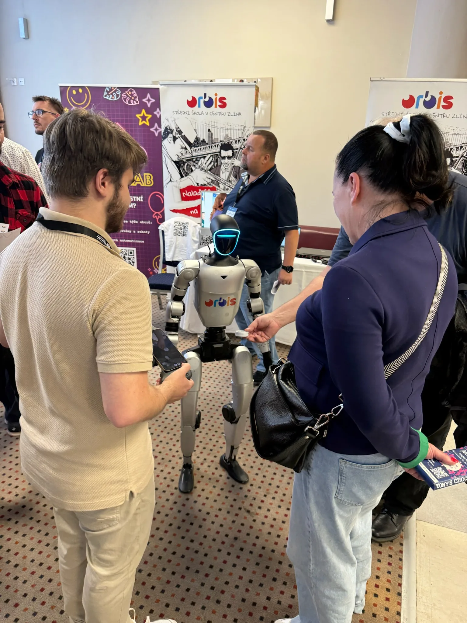 Náš humanoidní robot Orbi se stal hvězdou konference! 3 IMG 9203
