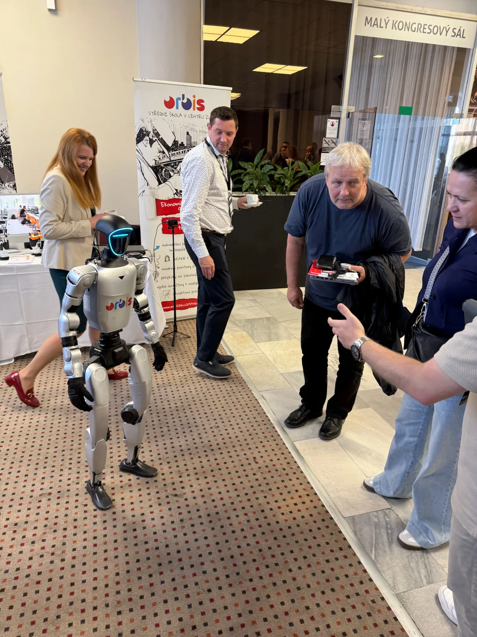 Náš humanoidní robot Orbi se stal hvězdou konference! 9 IMG 9205