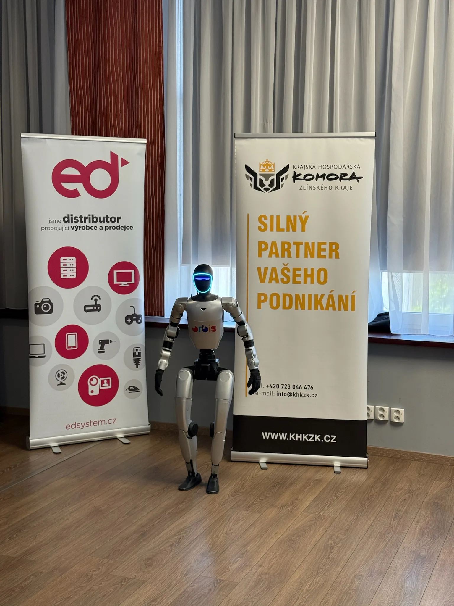 Náš humanoidní robot Orbi se stal hvězdou konference! 7 IMG 9222